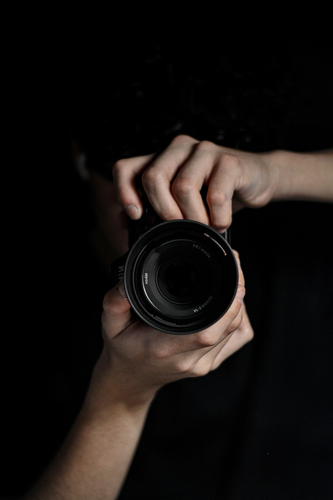 <multi>[fr]Photographe - shooting photo[en]Photographer - photo shoot</multi>